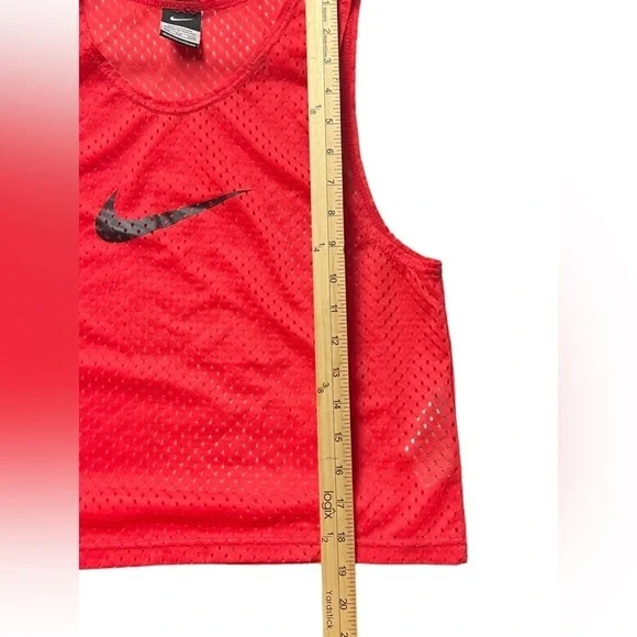 NIKE women’s red mesh crop top size S - Picture 4 of 5
